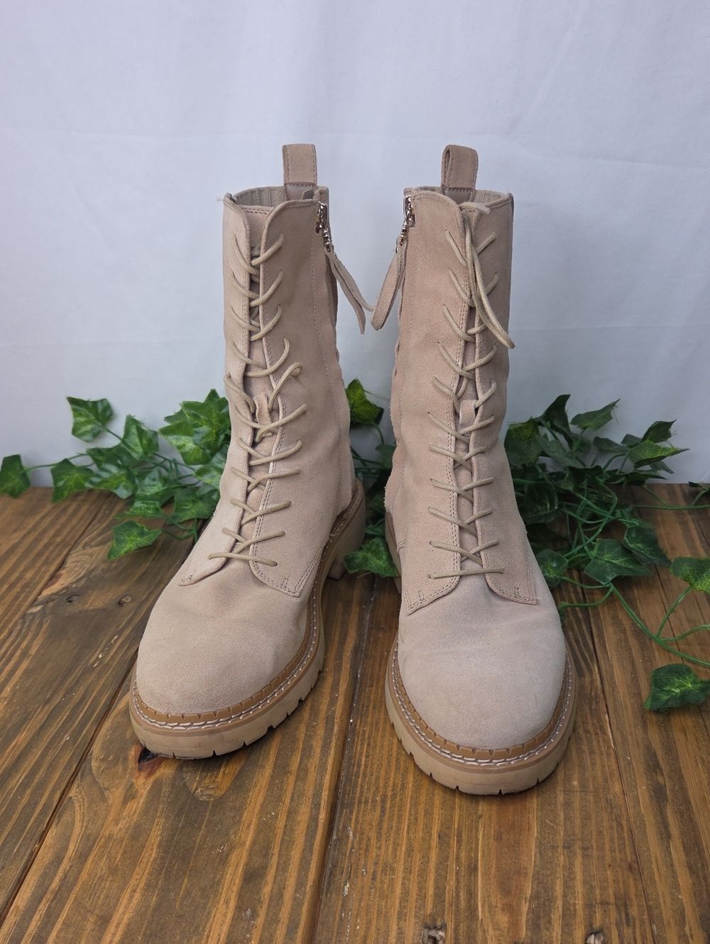 Sam Edelman. Beige Leather Suede Lace-Up Combat Boots. Like New. Size 8.5